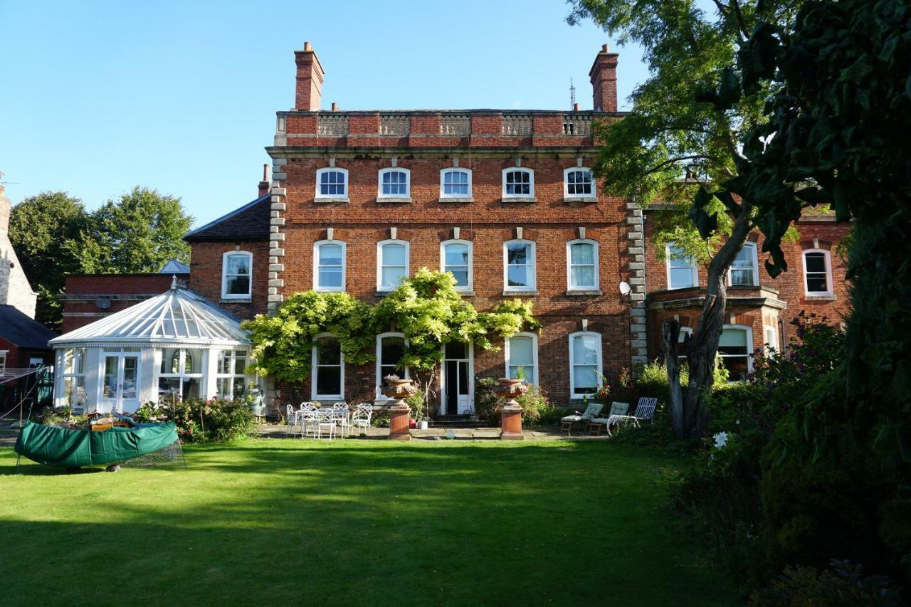 West Wing D'Isney Place. Lincoln Buitenkant foto