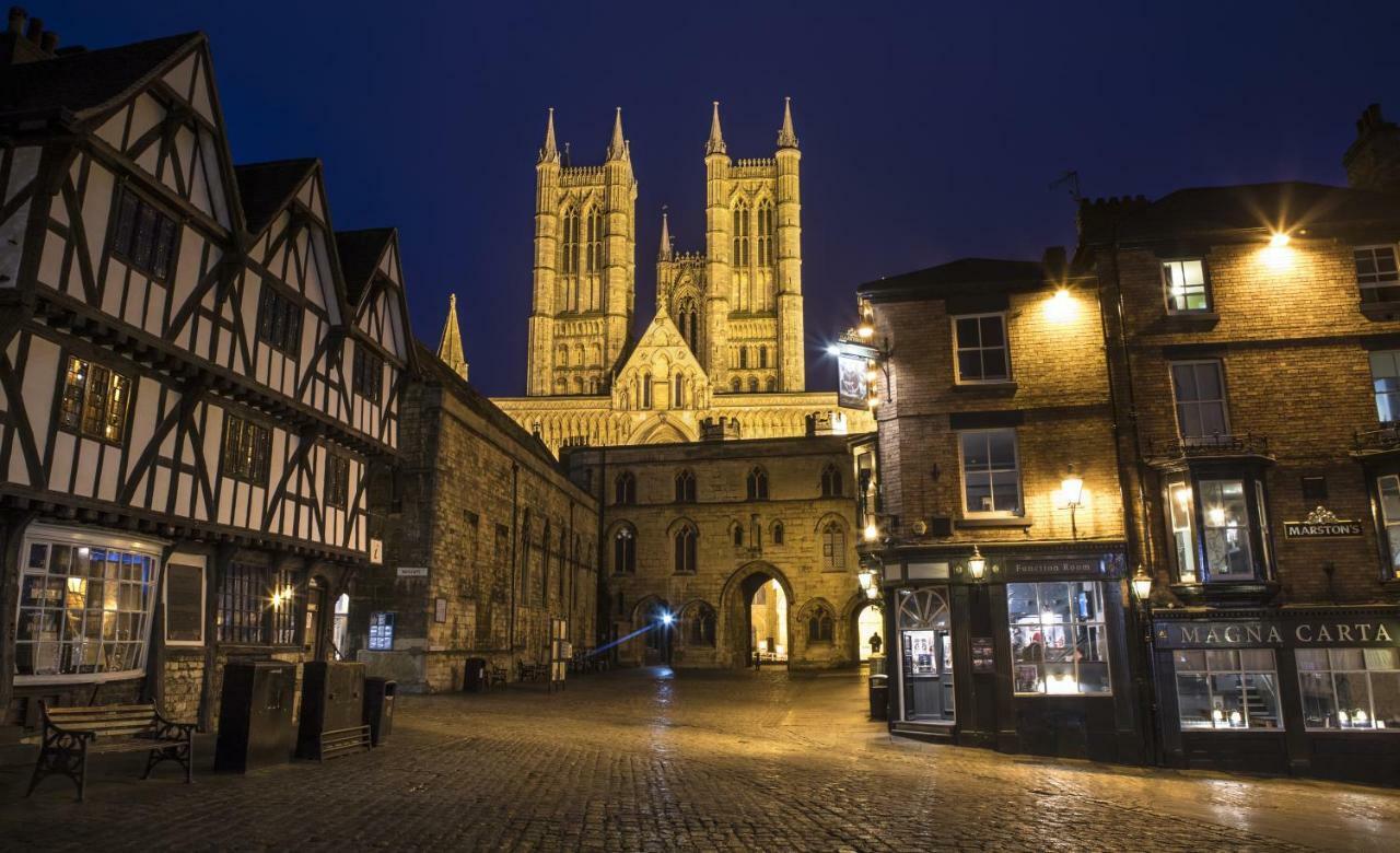 West Wing D'Isney Place. Lincoln Buitenkant foto